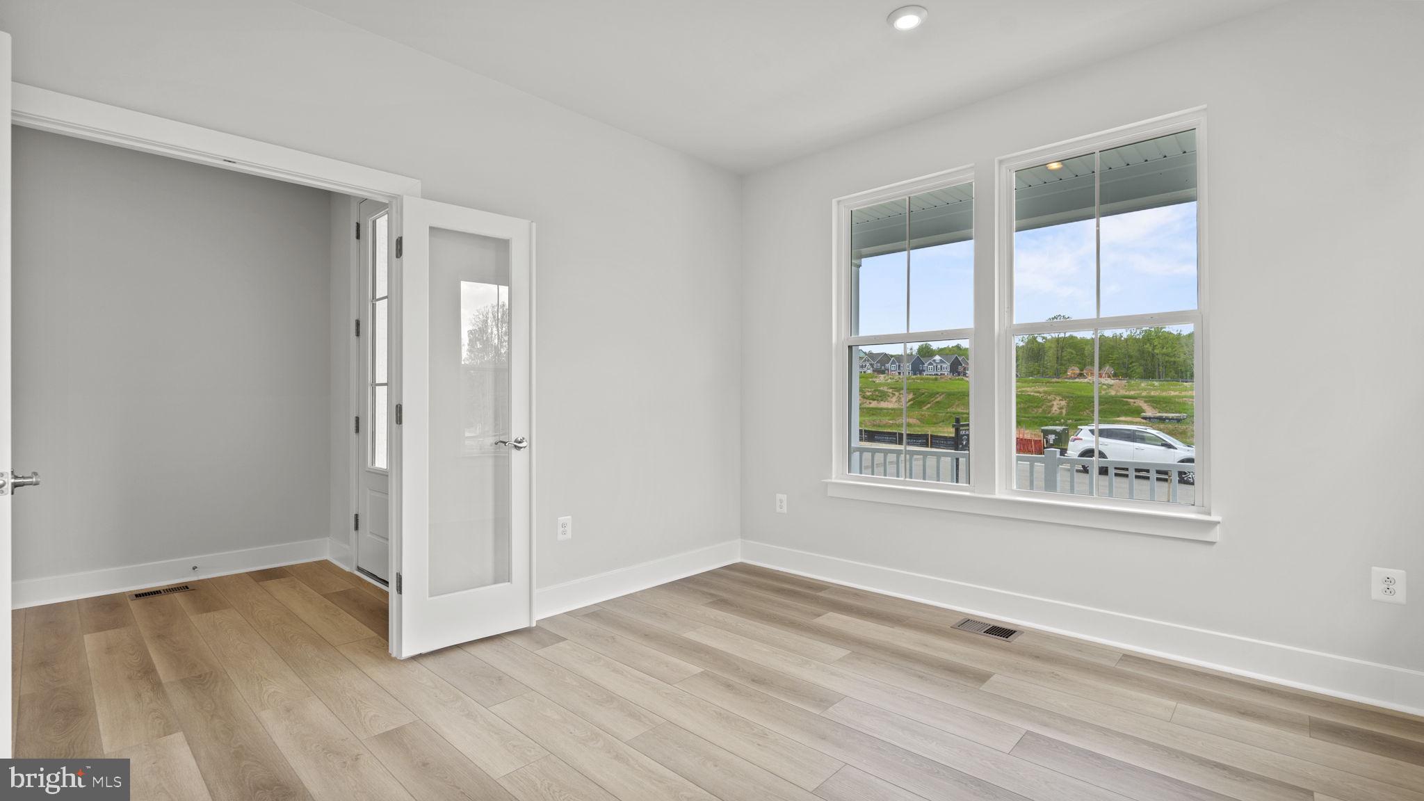 WOODS OVERLOOK AT POTOMAC SHORES - Residential