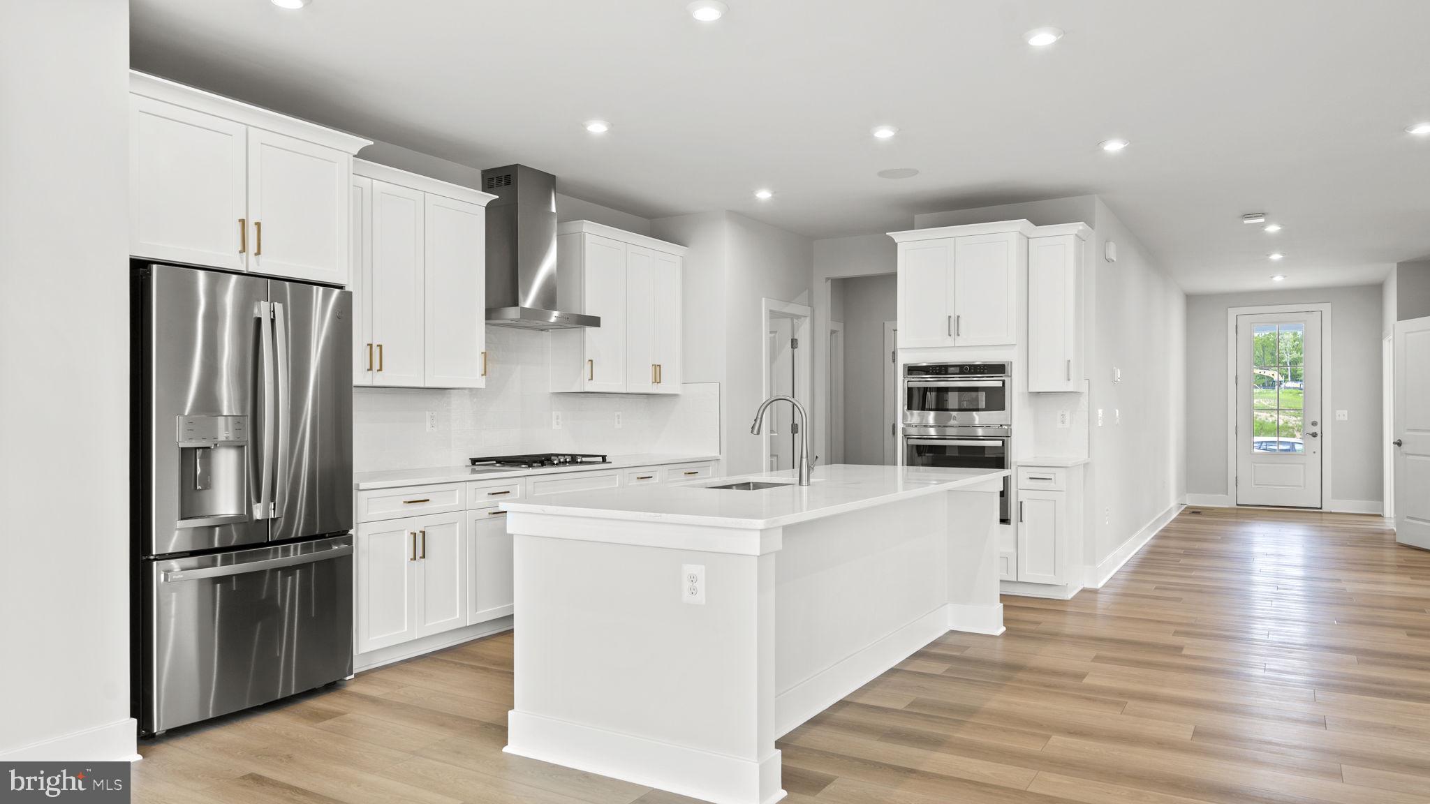 WOODS OVERLOOK AT POTOMAC SHORES - Residential