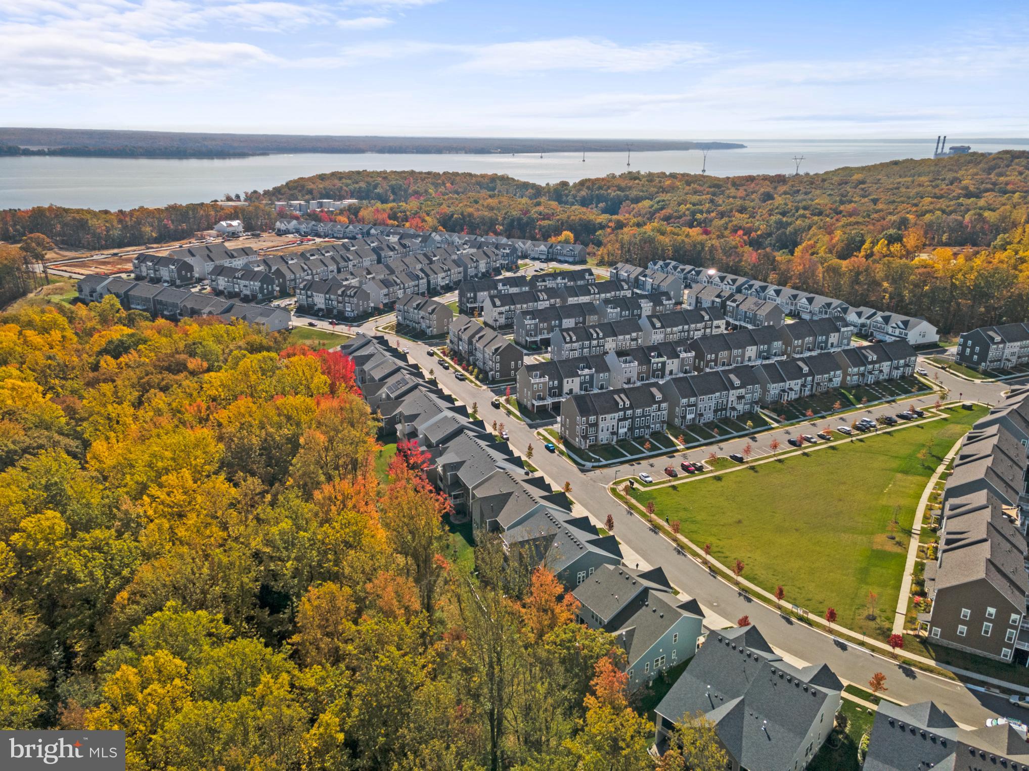 WOODS OVERLOOK AT POTOMAC SHORES - Residential