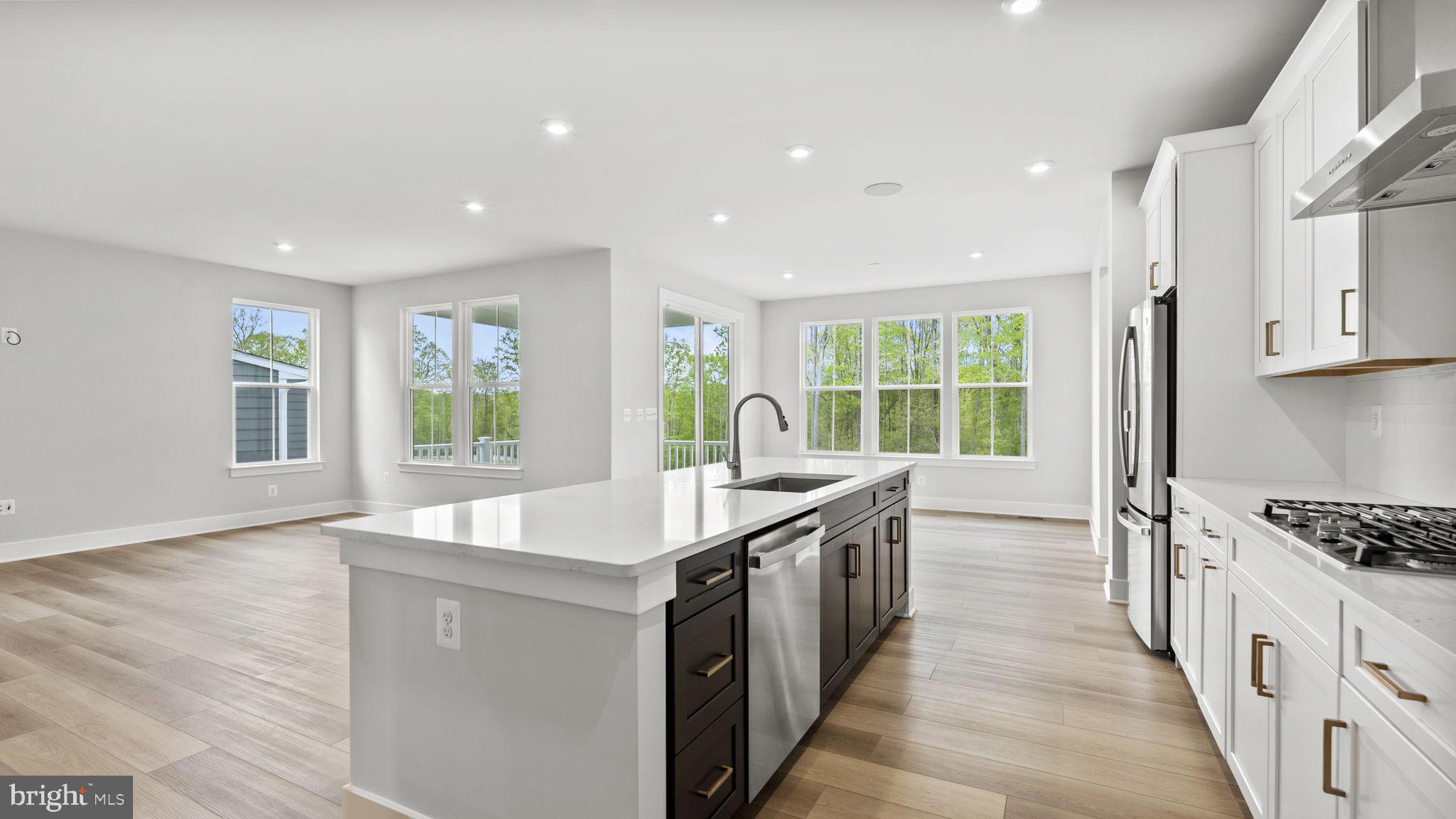 WOODS OVERLOOK AT POTOMAC SHORES - Residential