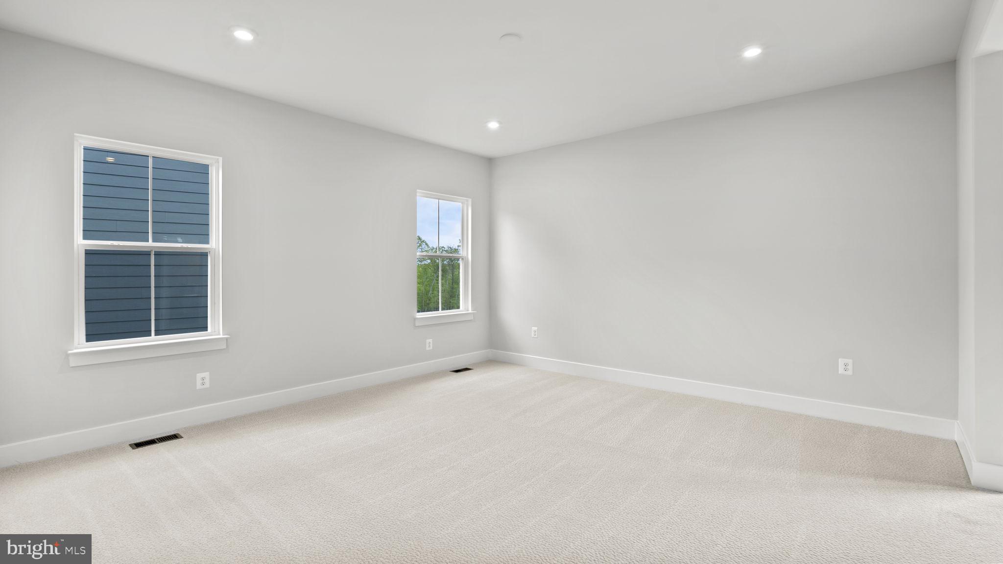 WOODS OVERLOOK AT POTOMAC SHORES - Residential