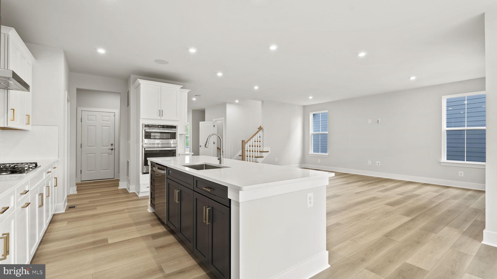 WOODS OVERLOOK AT POTOMAC SHORES - Residential