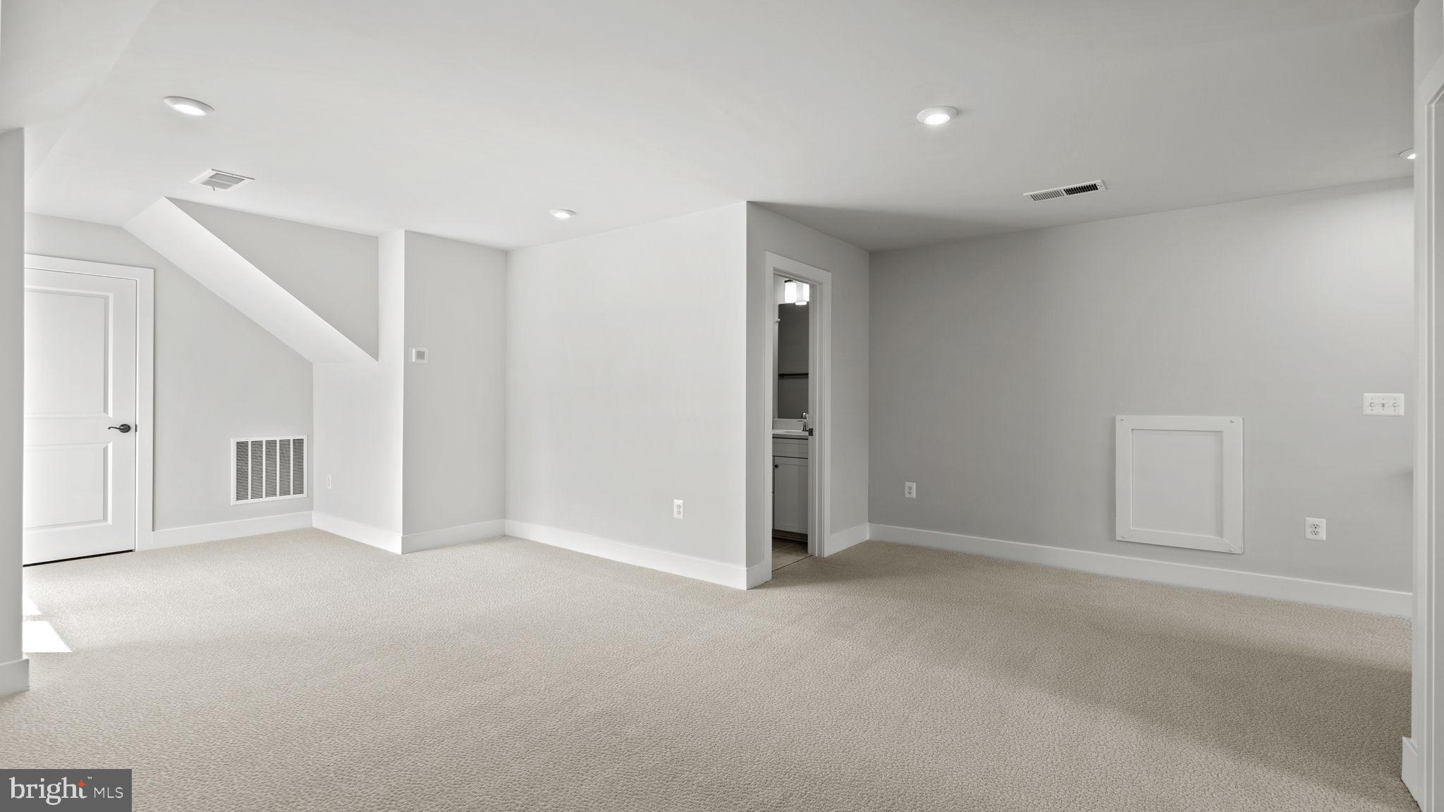 WOODS OVERLOOK AT POTOMAC SHORES - Residential