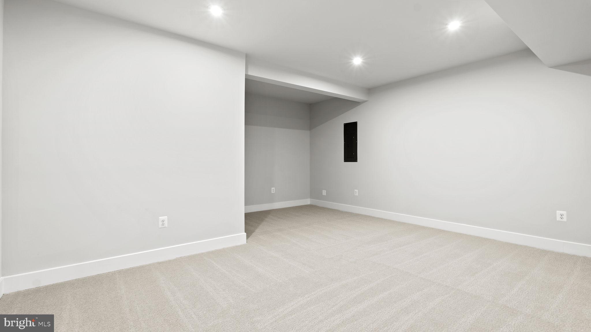 WOODS OVERLOOK AT POTOMAC SHORES - Residential