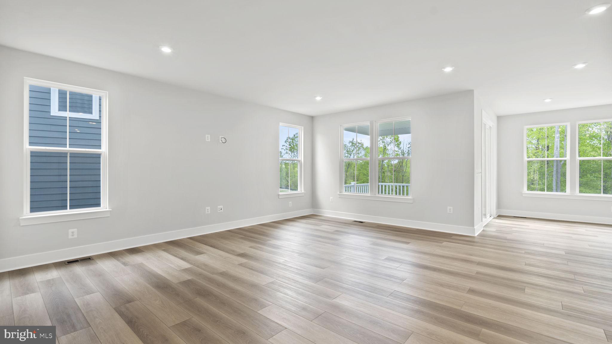 WOODS OVERLOOK AT POTOMAC SHORES - Residential