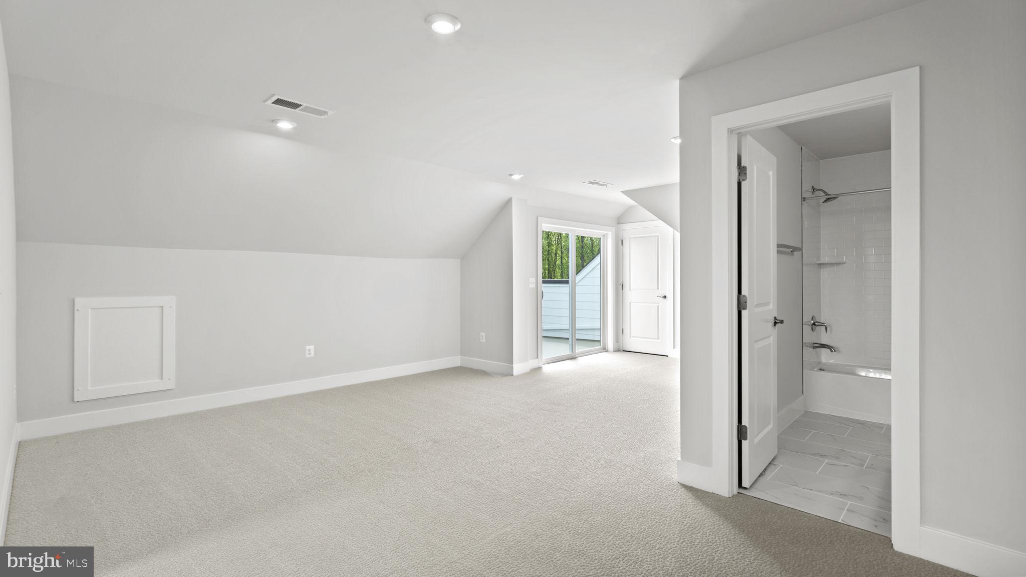 WOODS OVERLOOK AT POTOMAC SHORES - Residential