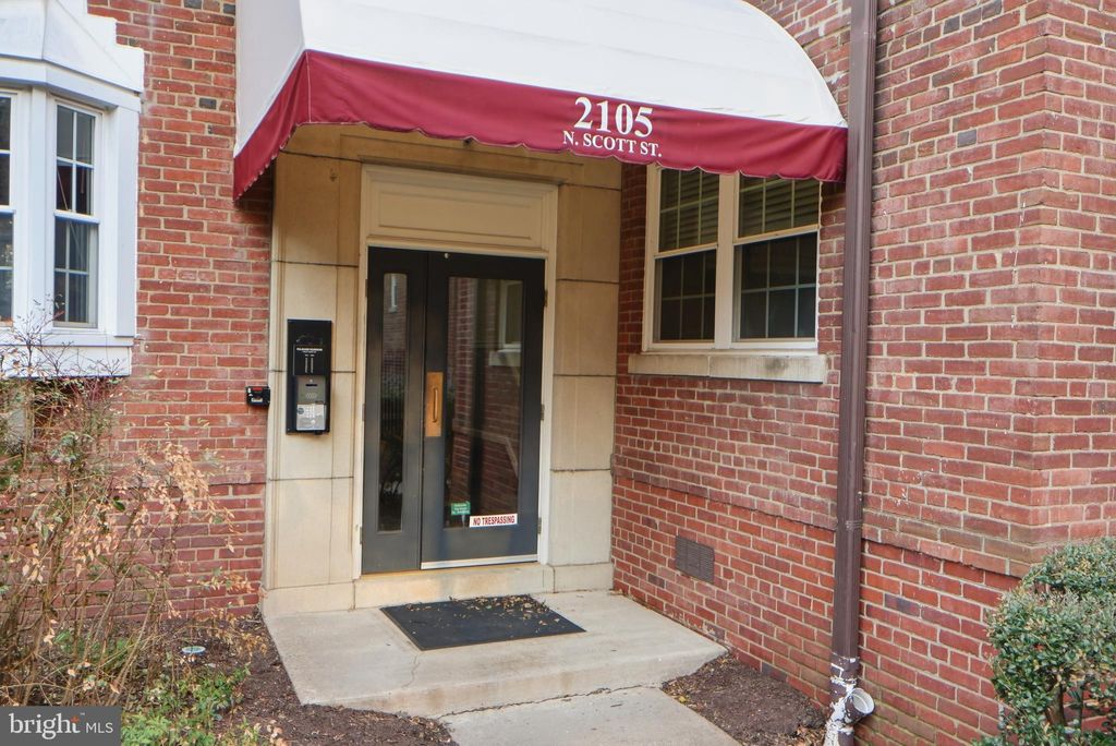Photo of 2105 N Scott Street #79, ARLINGTON, VA 22209 (MLS # VAAR2068504)
