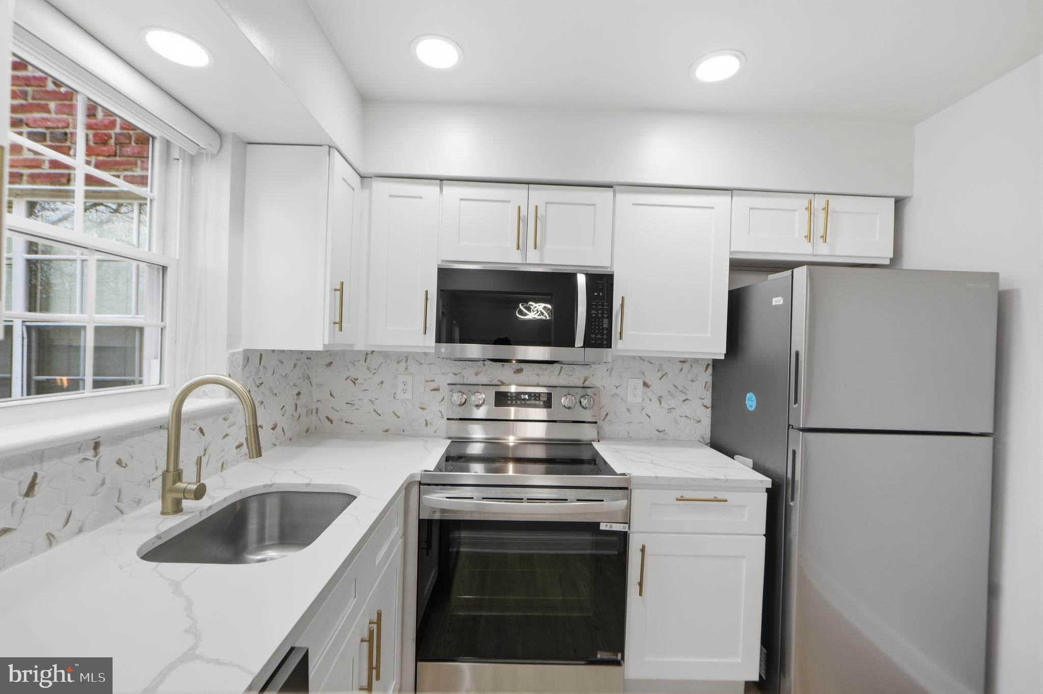 PALISADE GARDENS - Residential