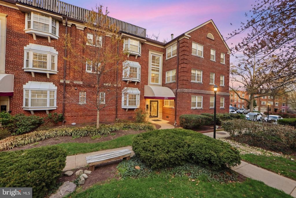 Photo of 2105 N Scott Street #79, ARLINGTON, VA 22209 (MLS # VAAR2068504)