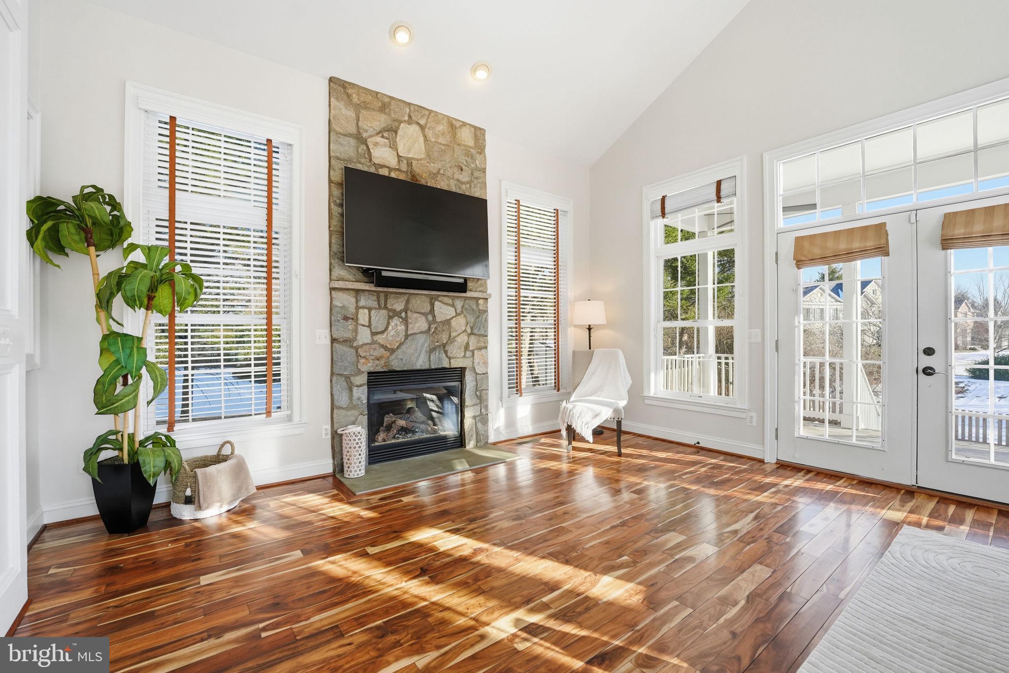 GRAYS OAKTON - Residential