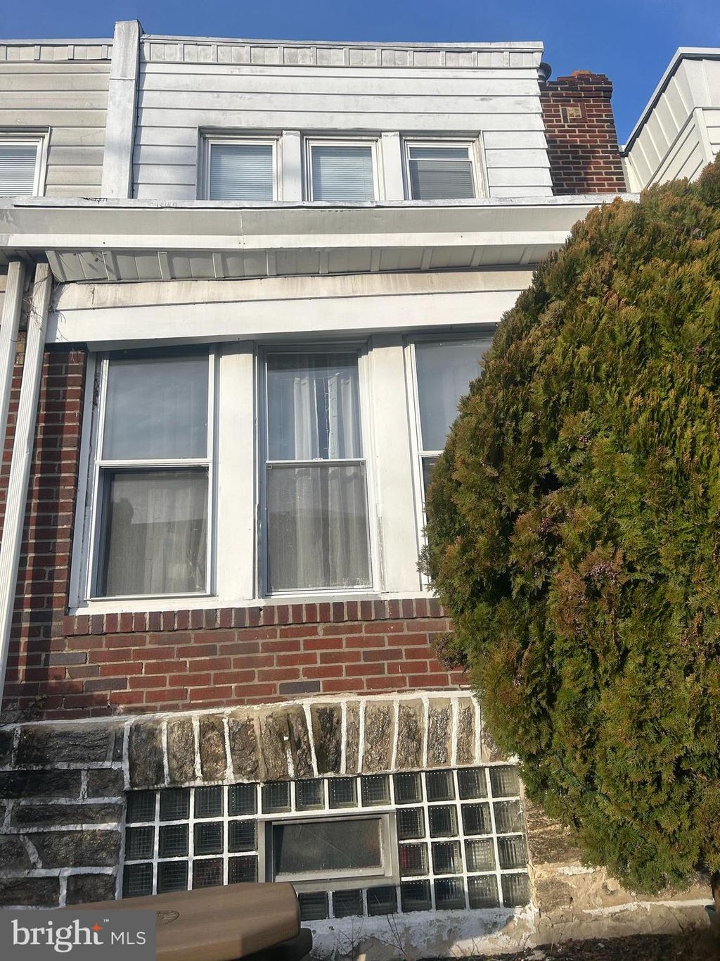 listing image 0