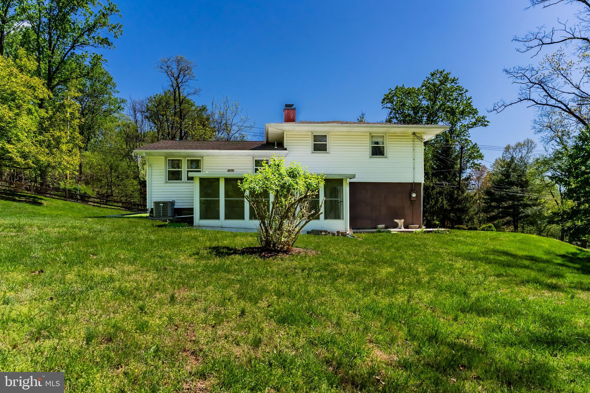 2220 BLUE MOUNTAIN PARKWAY