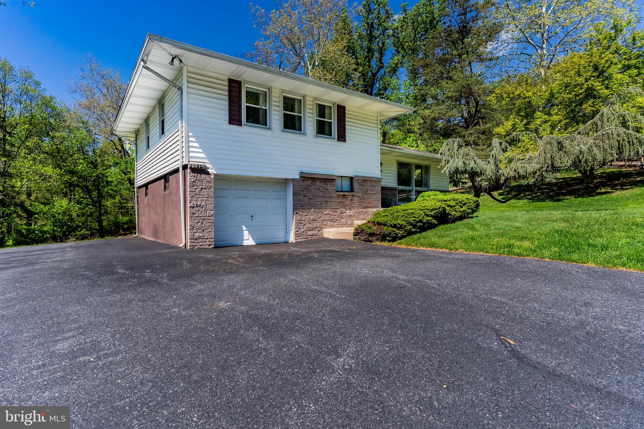 2220 BLUE MOUNTAIN PARKWAY