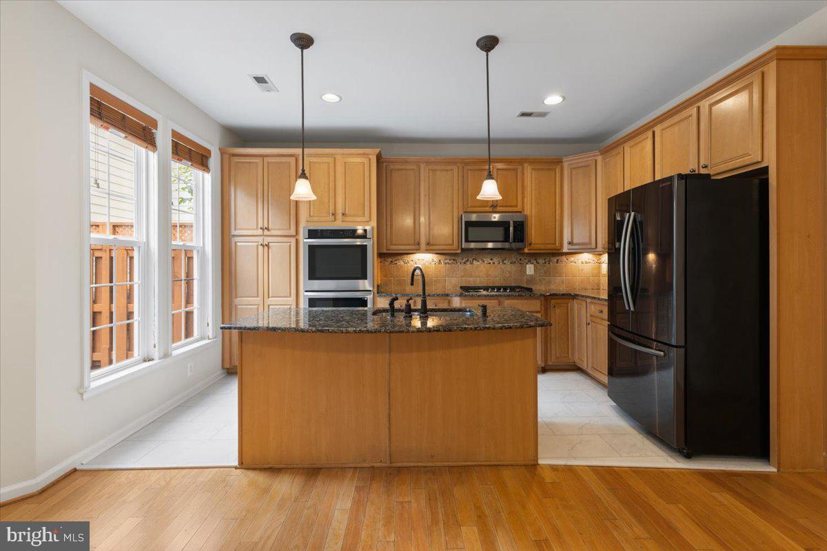 LANSDOWNE TOWN CENTER - Residential