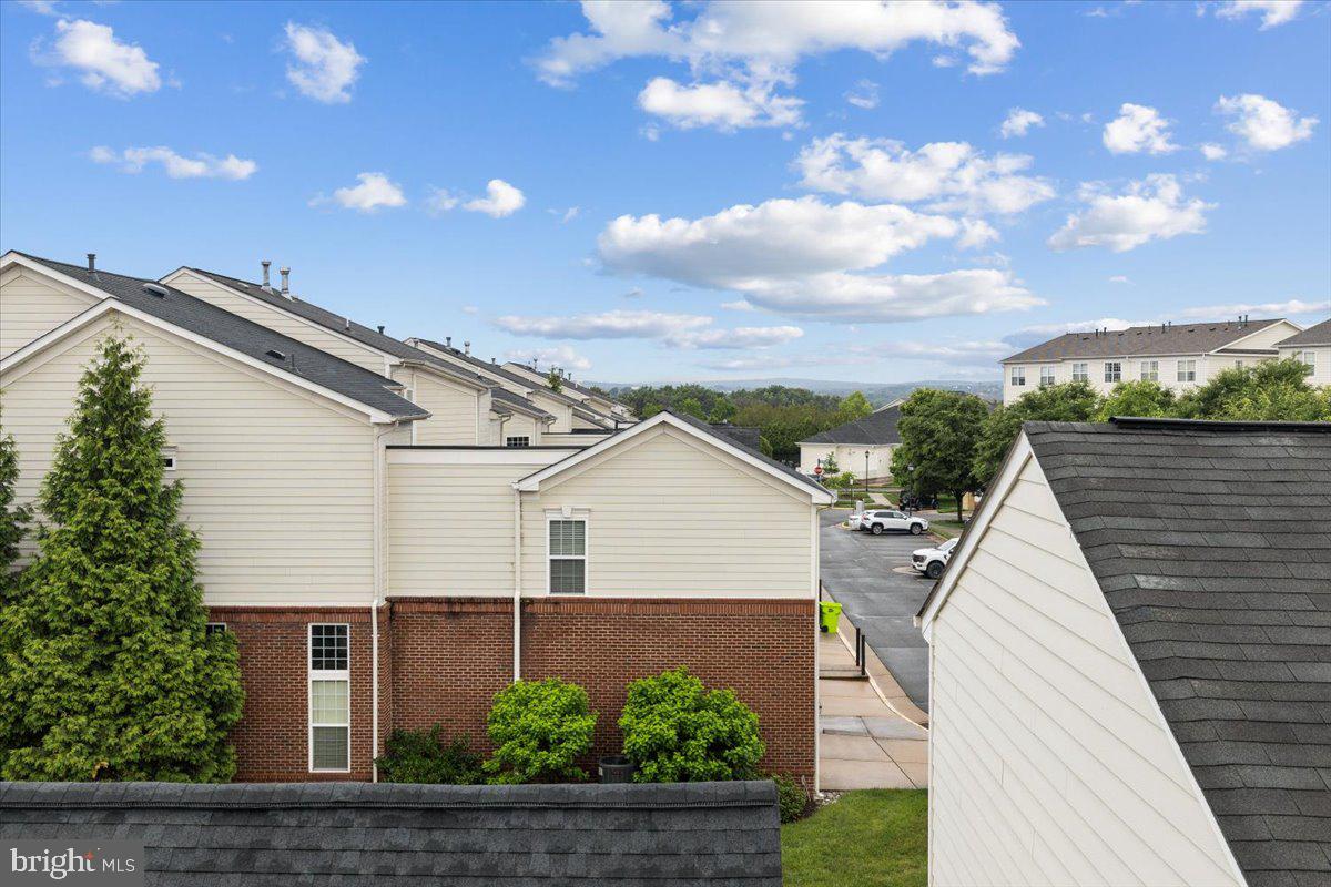LANSDOWNE TOWN CENTER - Residential
