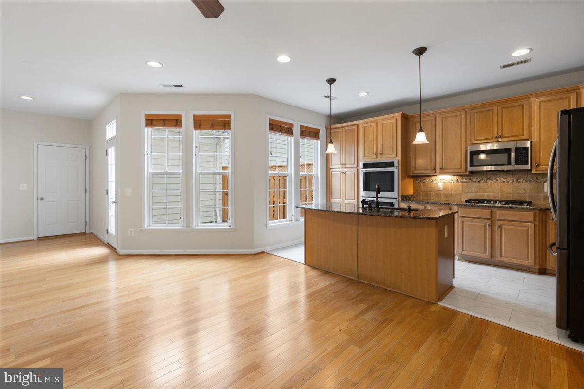 LANSDOWNE TOWN CENTER - Residential