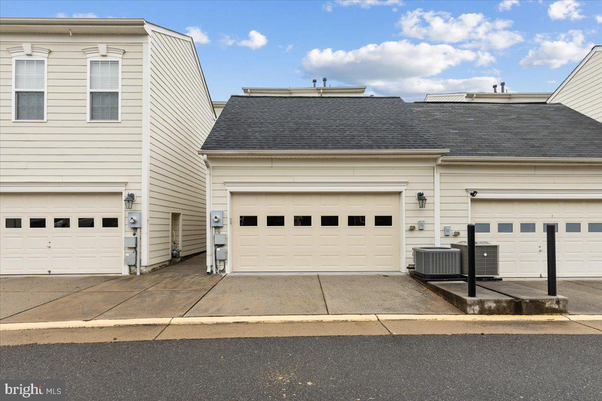 LANSDOWNE TOWN CENTER - Residential