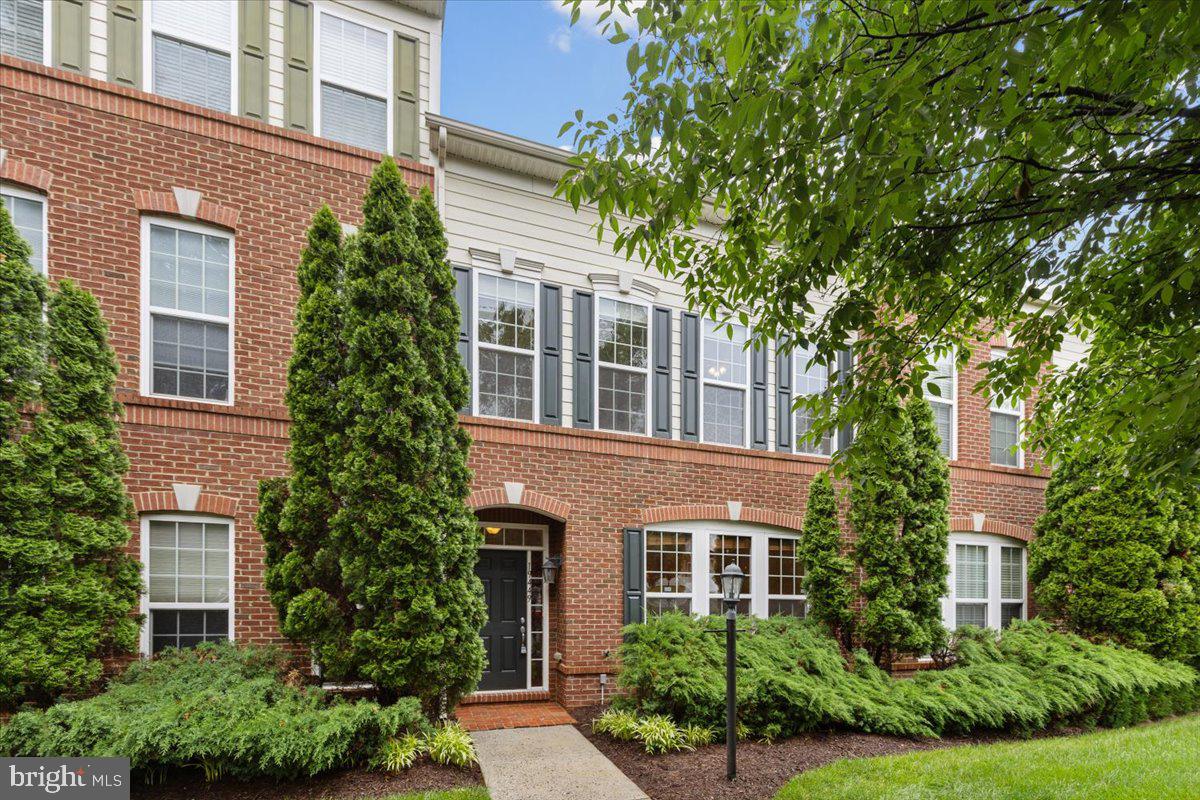 LANSDOWNE TOWN CENTER - Residential