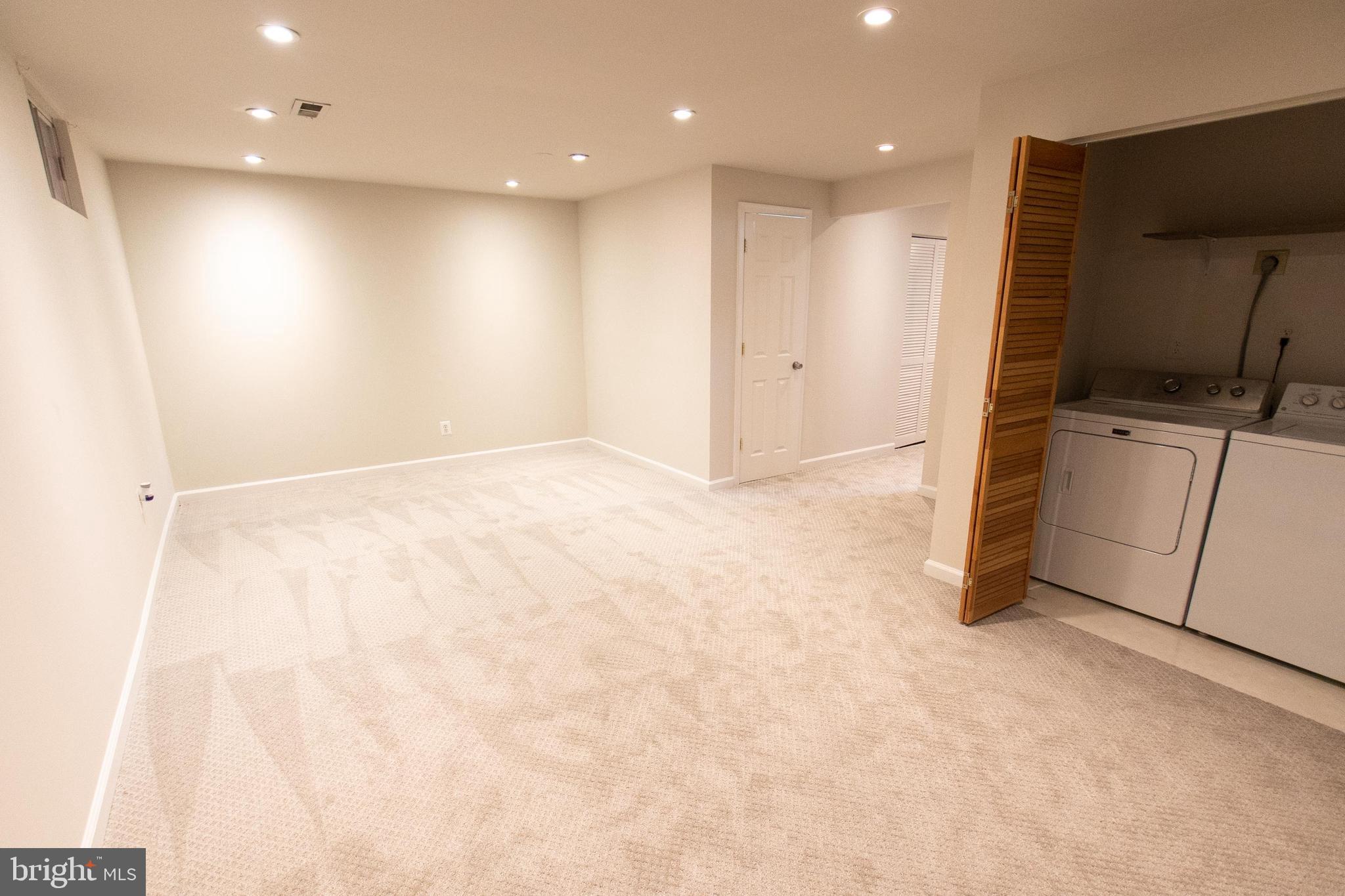 CIRCLE WOODS - Residential Lease