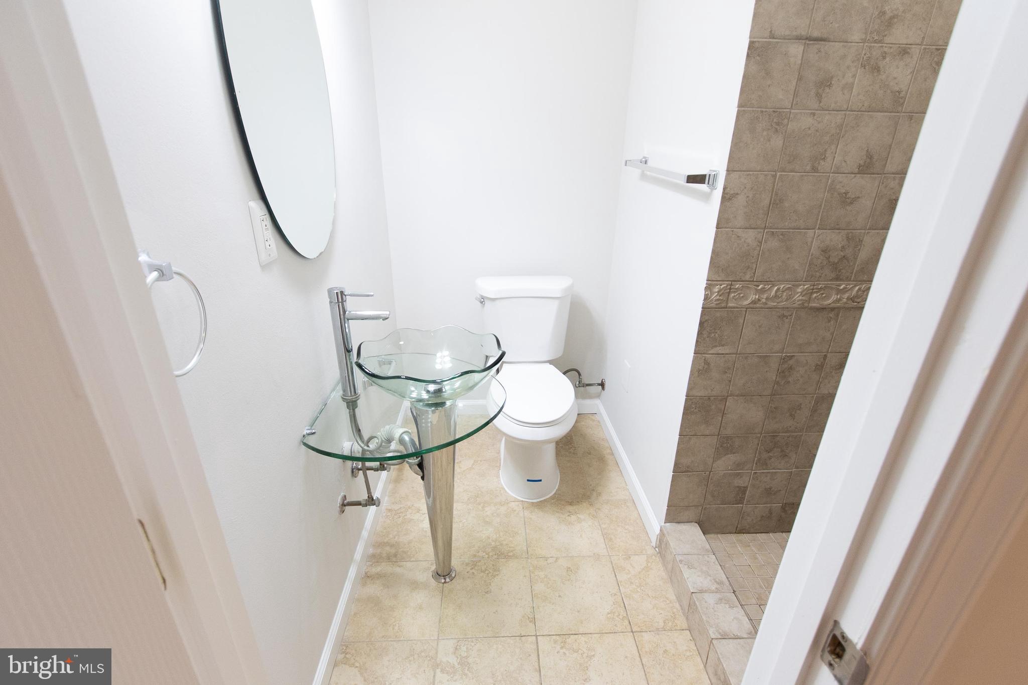 CIRCLE WOODS - Residential Lease