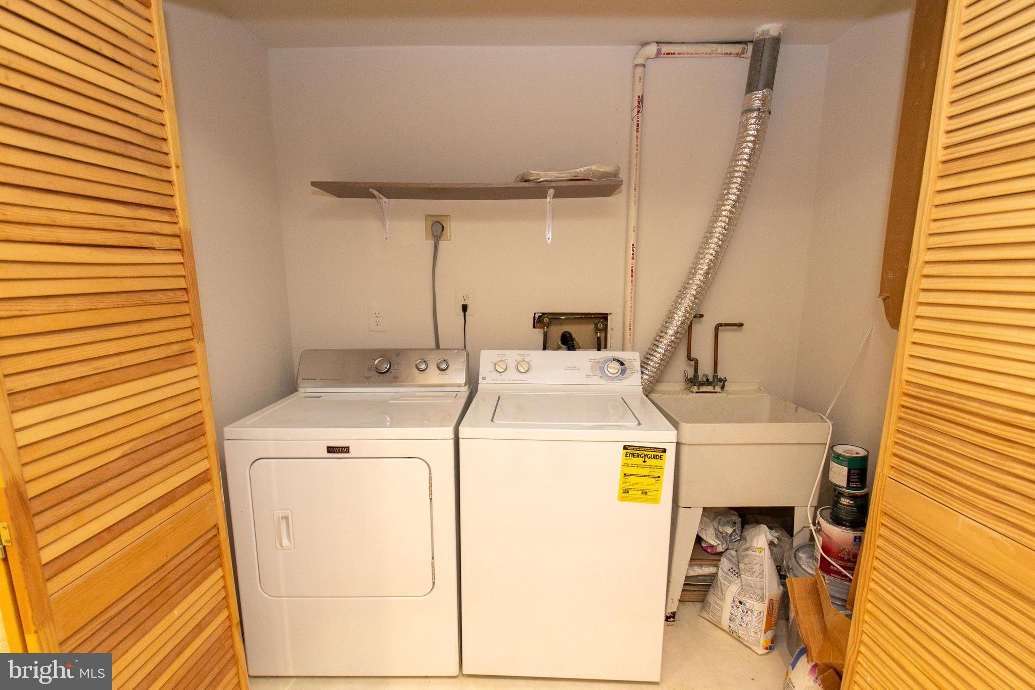 CIRCLE WOODS - Residential Lease