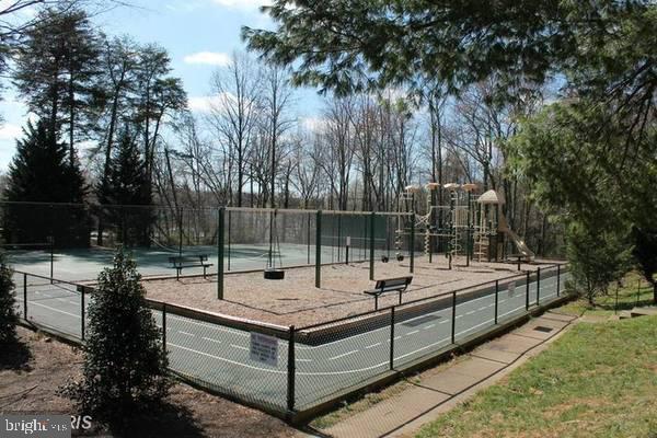 CIRCLE WOODS - Residential Lease