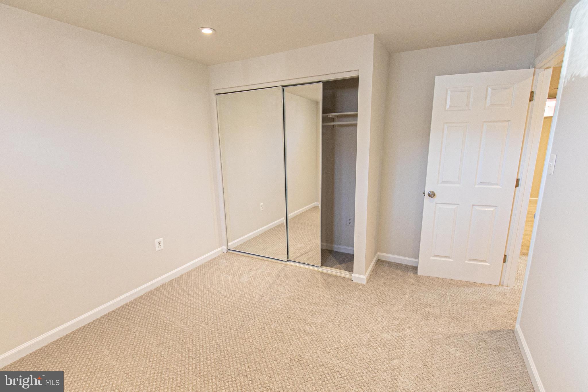 CIRCLE WOODS - Residential Lease