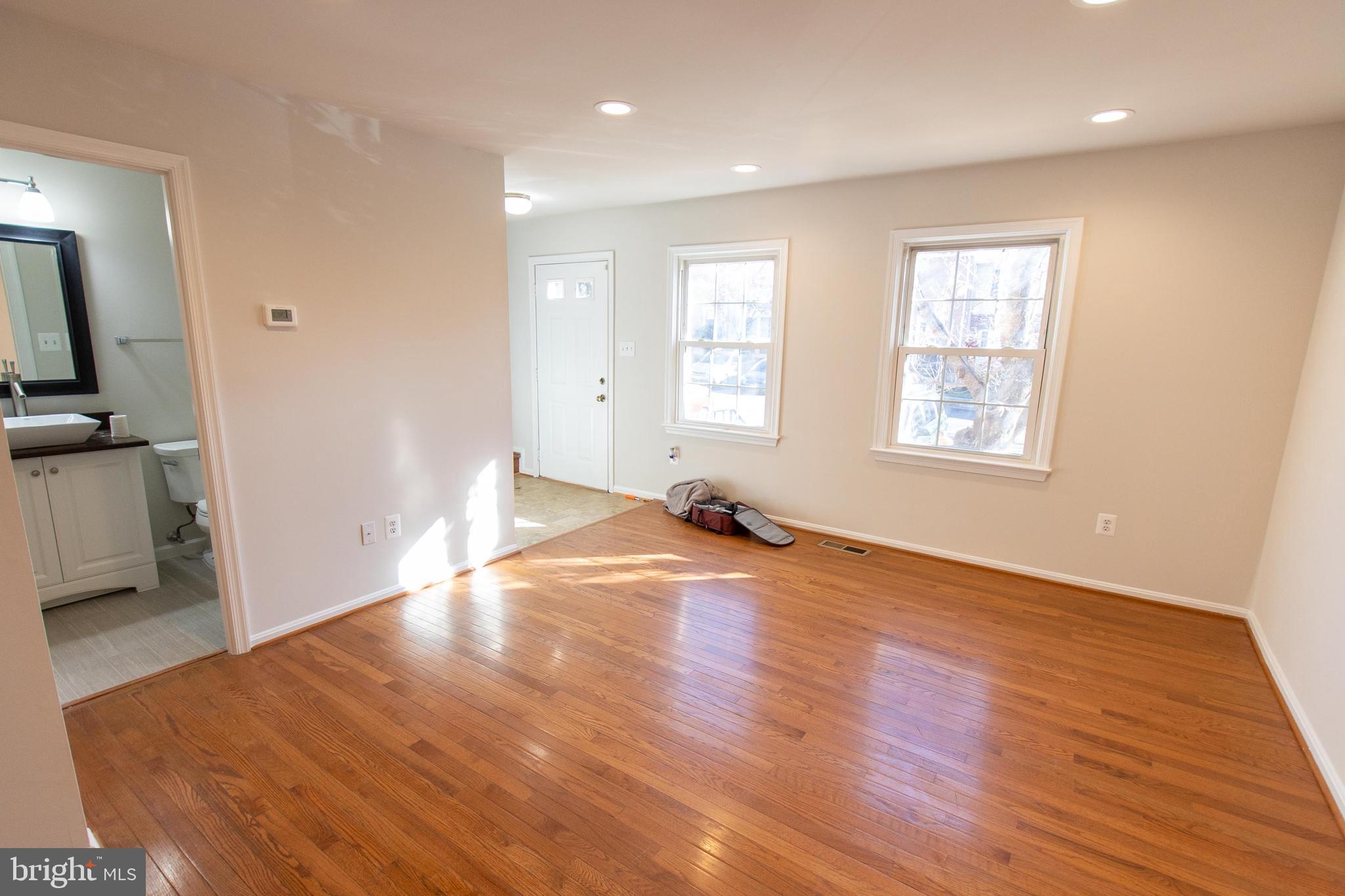 CIRCLE WOODS - Residential Lease