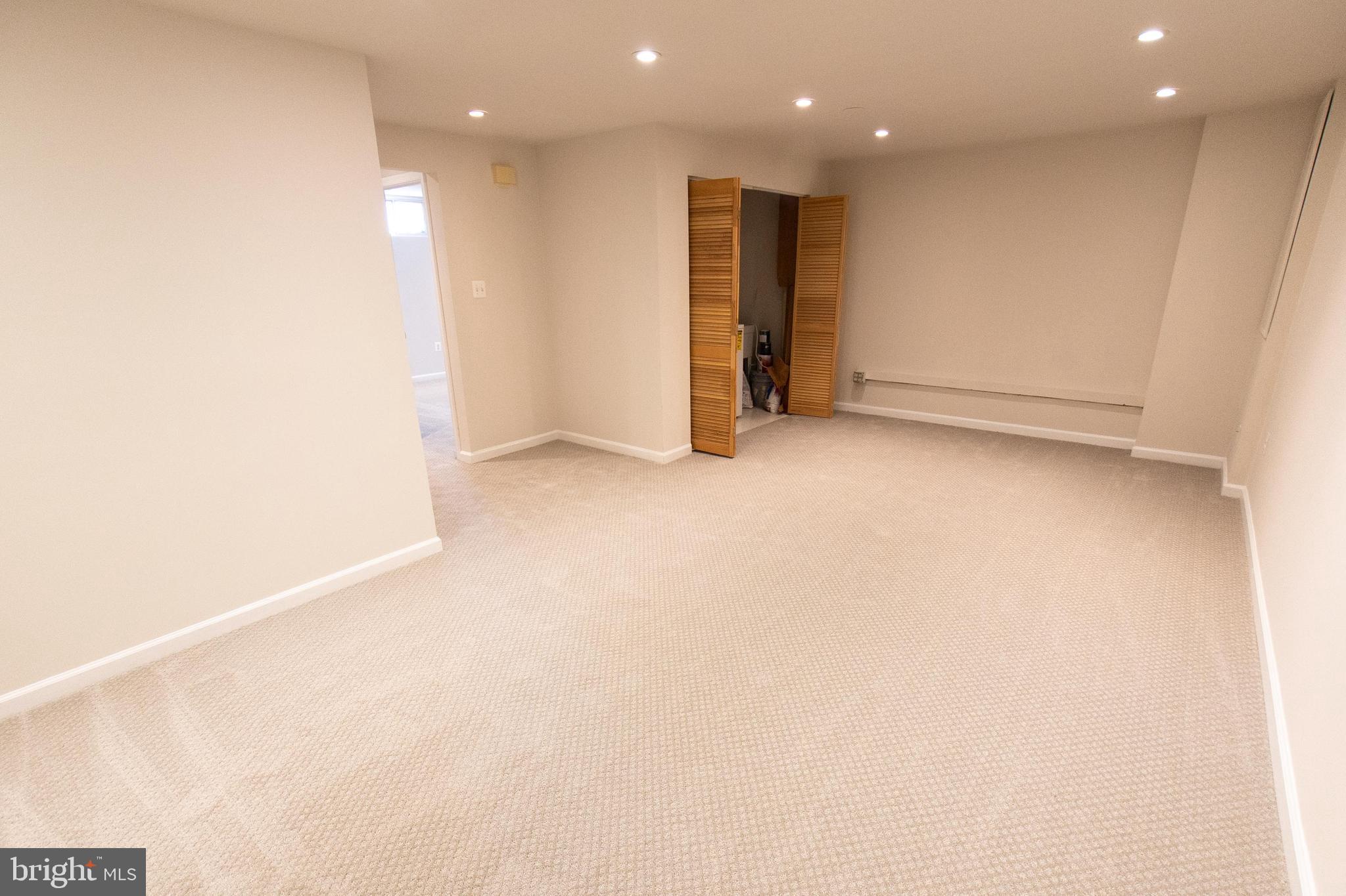 CIRCLE WOODS - Residential Lease