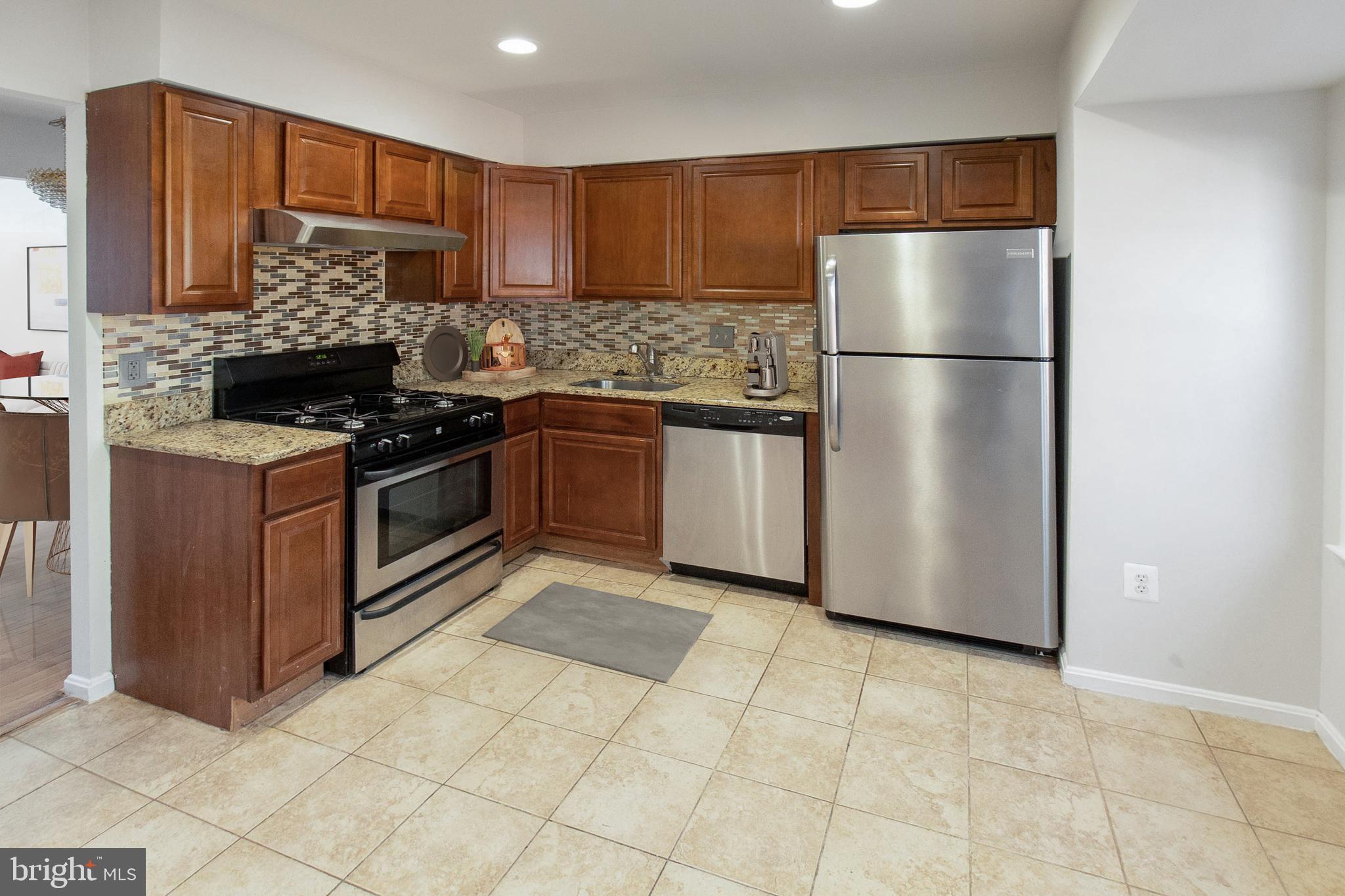 CIRCLE WOODS - Residential Lease