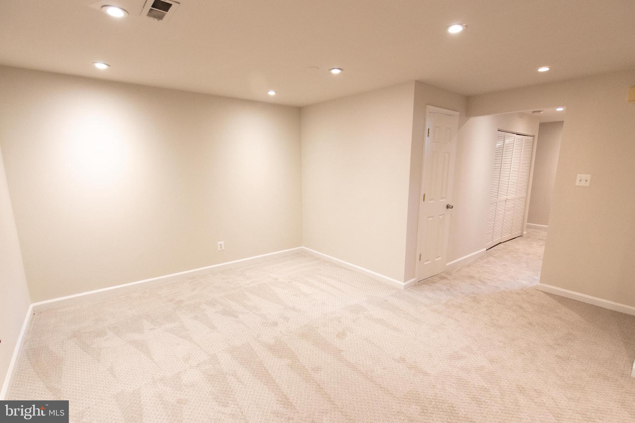 CIRCLE WOODS - Residential Lease