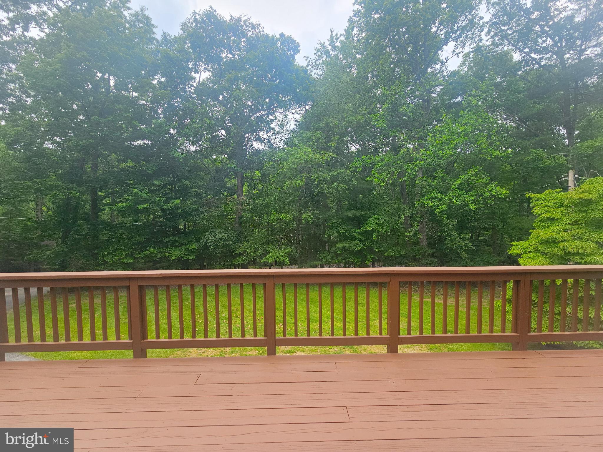 654 LAKESIDE DRIVE