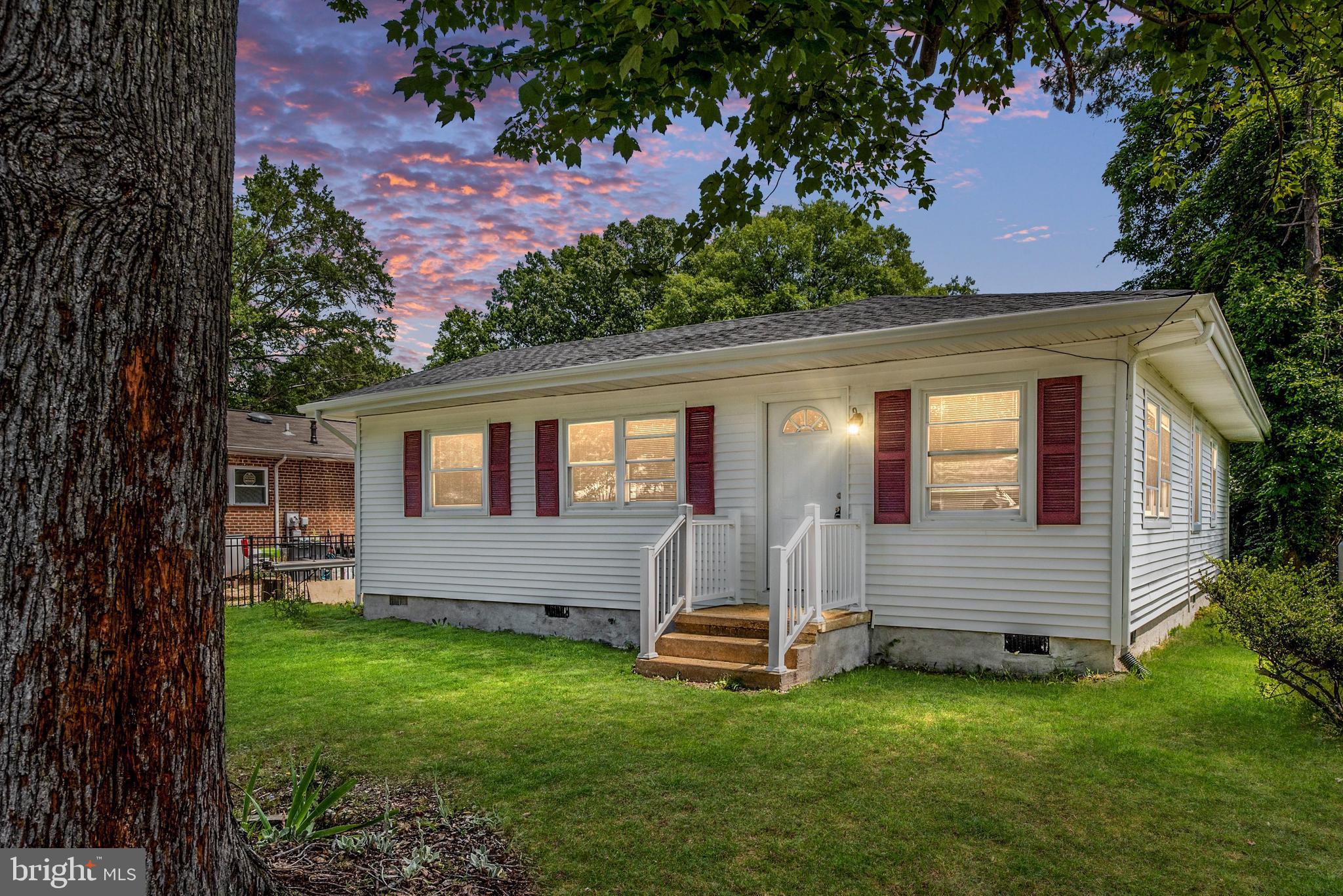 COLONIAL BEACH - Residential