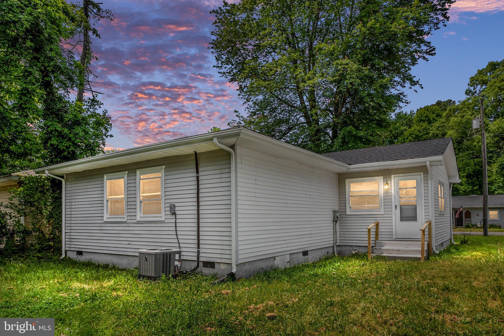 COLONIAL BEACH - Residential