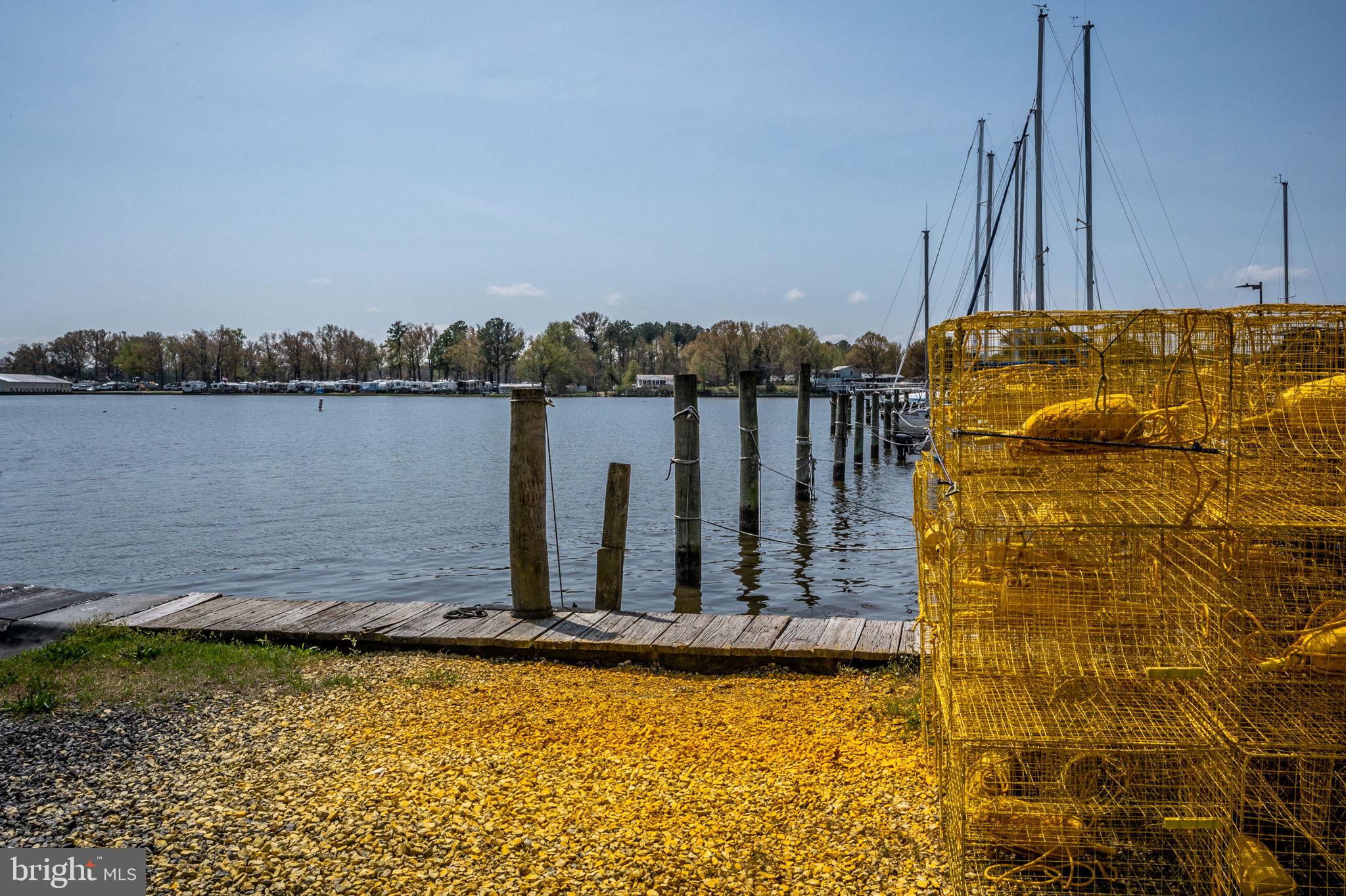 COLONIAL BEACH - Residential