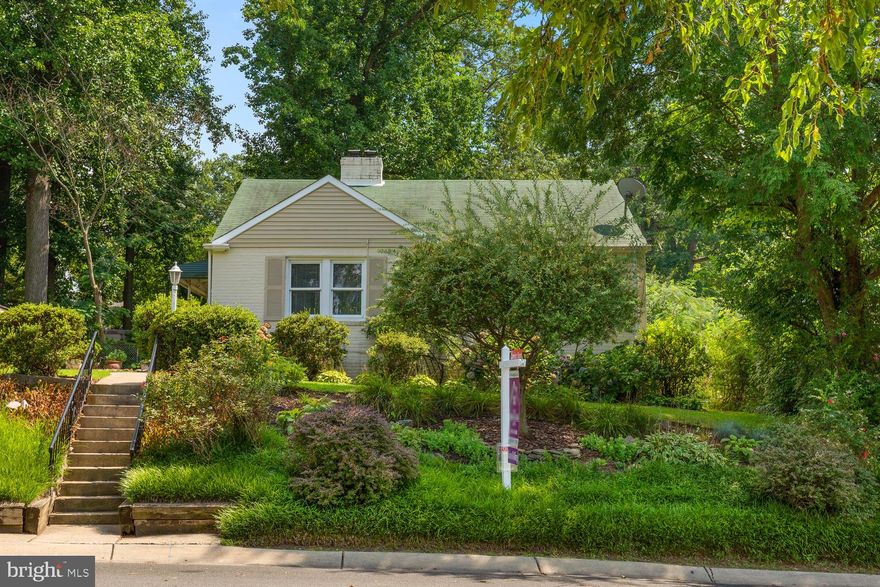 One level living at it's finest!! Fantastic location! Living room with wood burning fireplace! Spacious kitchen with table space! Fantastic owner's suite with walk-in closet and remodeled bath in 2014! Freshly painted awning over back patio! Roof replaced 2011! **HAVE ALL OFFERS IN BY SUNDAY (8/16) at 2:00**