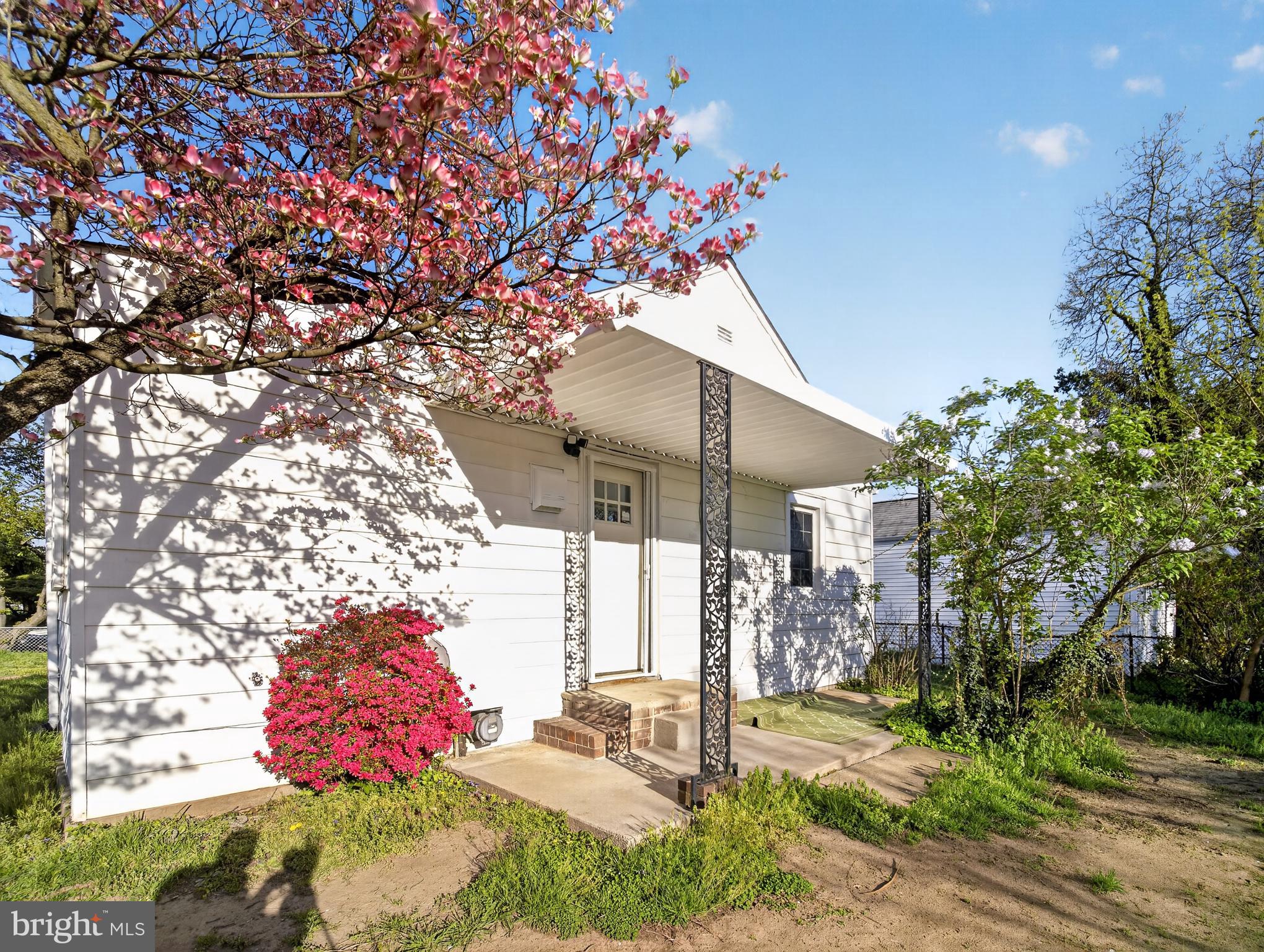 QUEENS CHAPEL - Residential