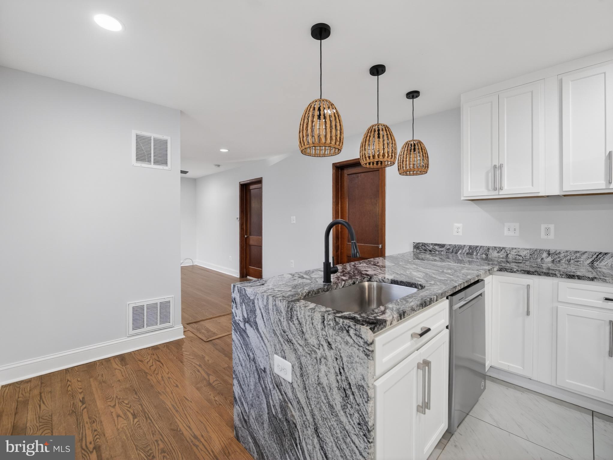 QUEENS CHAPEL - Residential