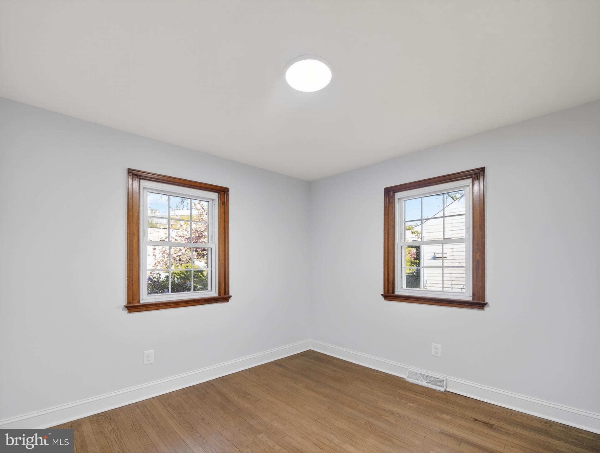 QUEENS CHAPEL - Residential
