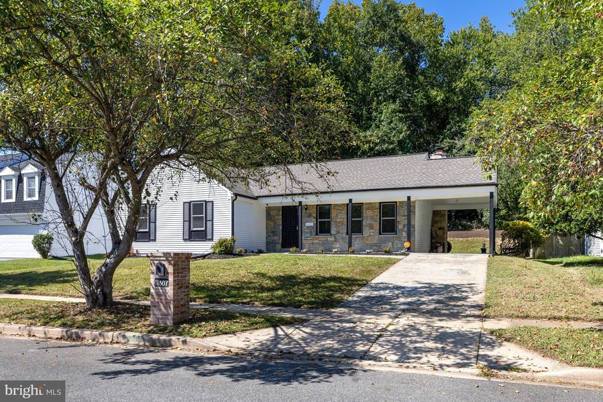 eautifully updated home in Fort Washington featuring 4 bedrooms, 3 full bathrooms, and 2 finished levels. Recent renovations include a brand-new kitchen, remodeled bathrooms, and new flooring throughout. The home offers spacious living and dining areas, an eat-in kitchen, and a comfortable family room. Conveniently located near major routes, shopping, and schools. A move-in ready opportunity in a desirable communit