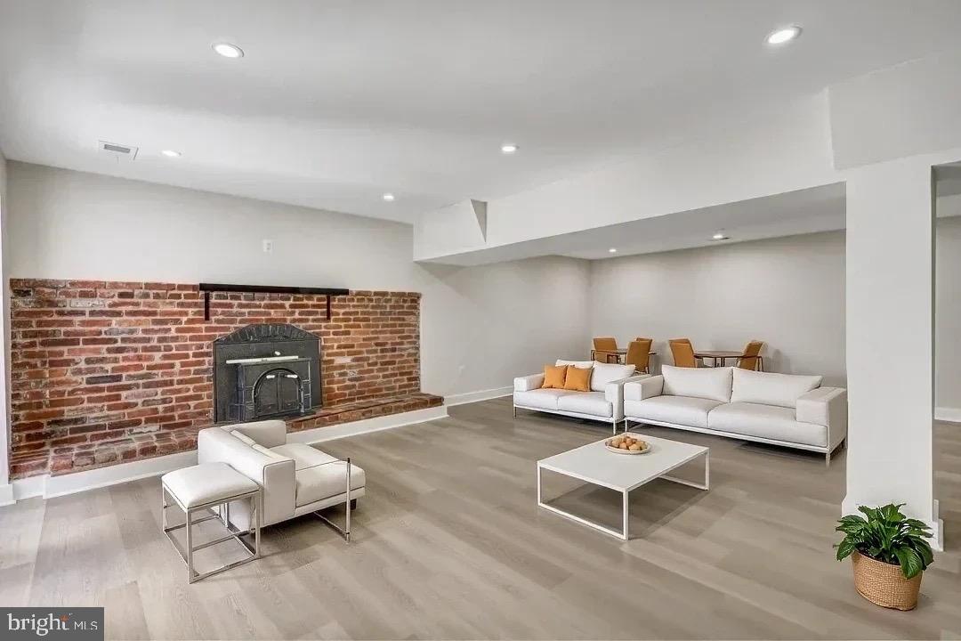 FRANKLIN SQUARE - Residential