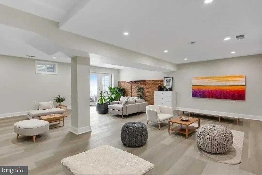 FRANKLIN SQUARE - Residential