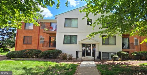 Photo of 125 - O Clubhouse Drive SW #1, LEESBURG, VA 20175 (MLS # VALO2124976)