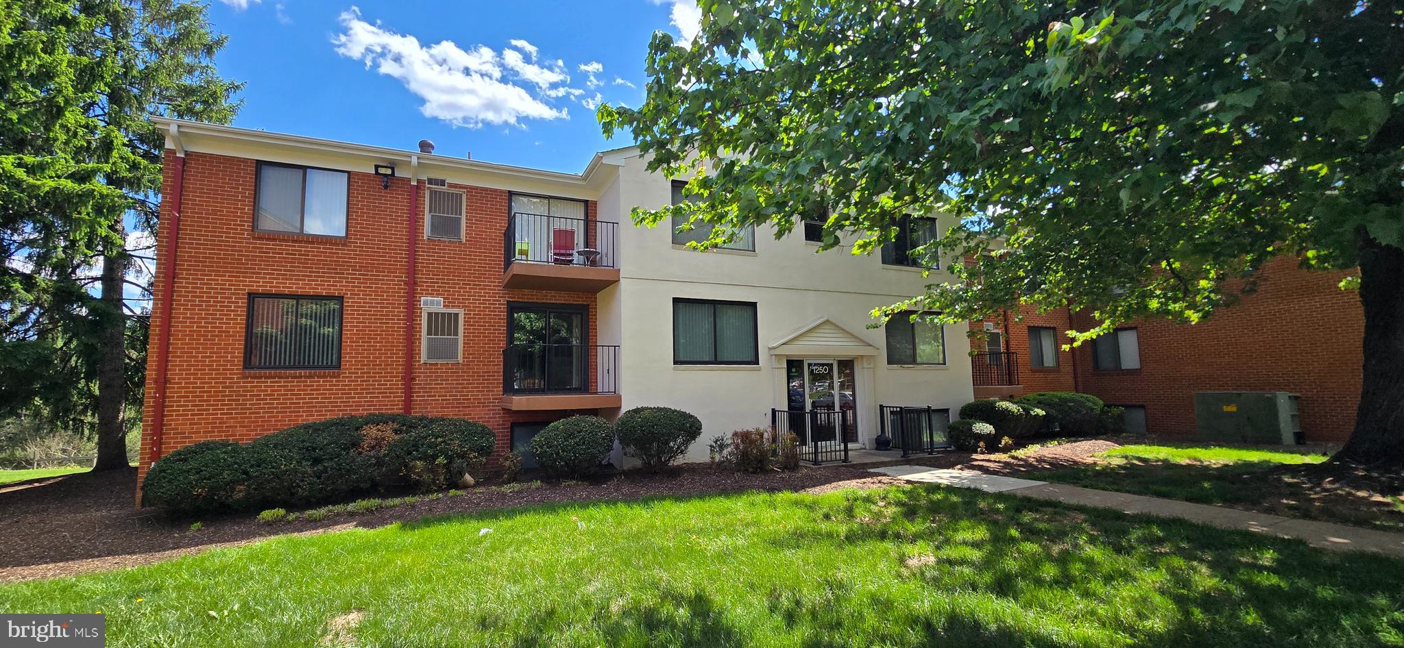125 CLUBHOUSE DRIVE O SW 1