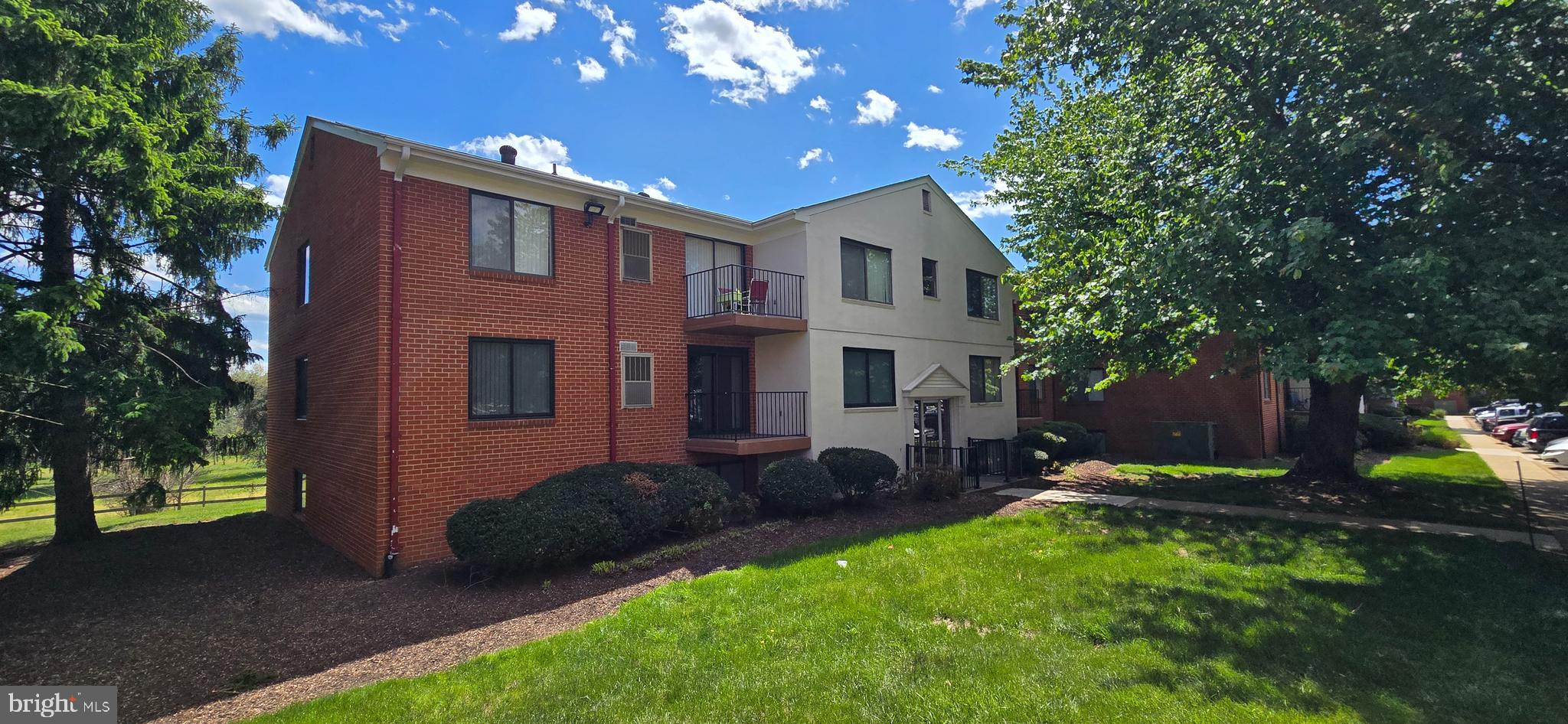 125 CLUBHOUSE DRIVE O SW 1