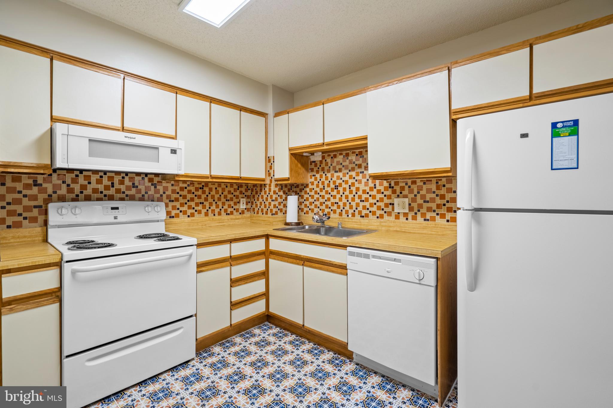 LEISURE WORLD - Residential Lease