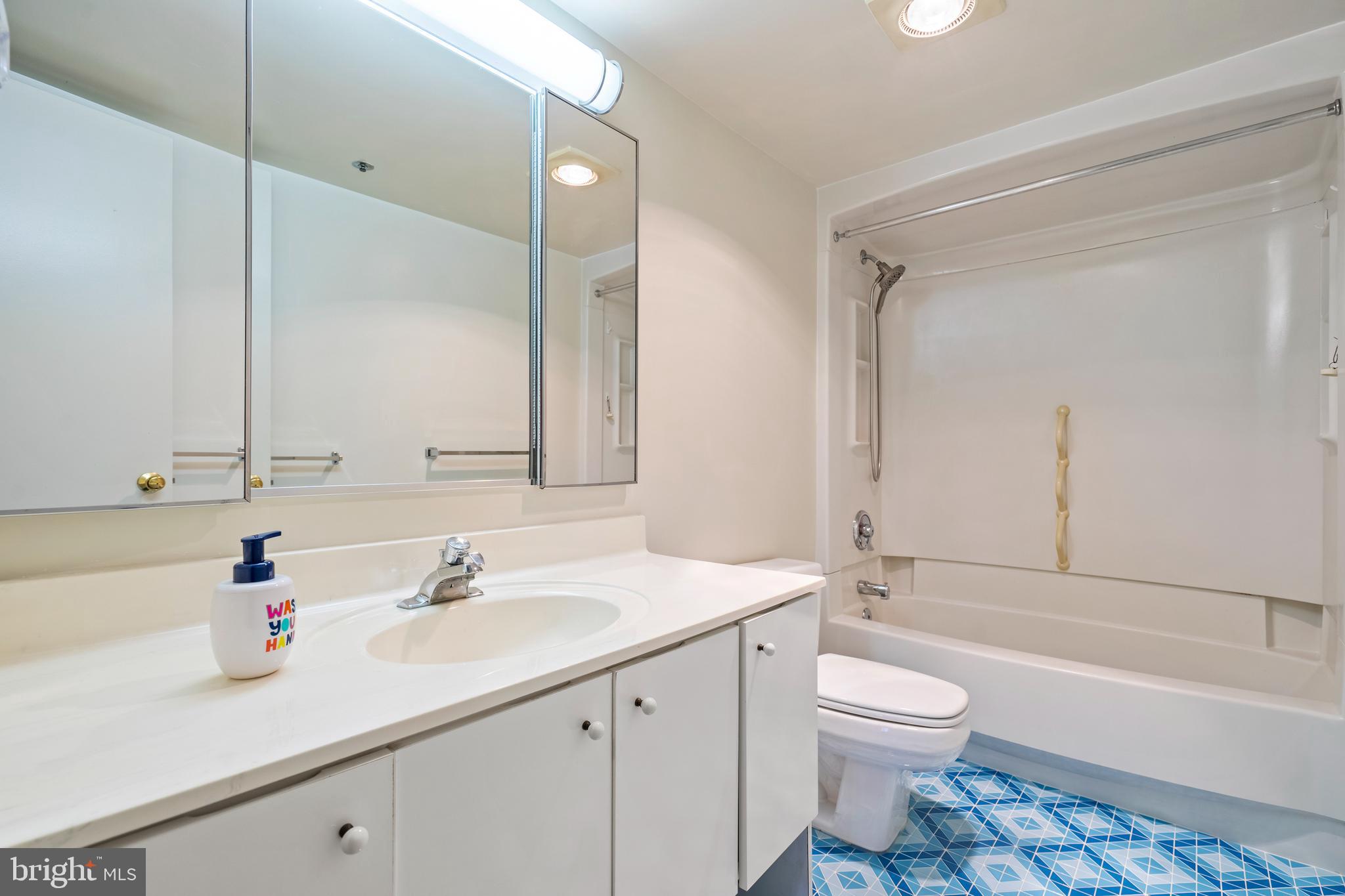 LEISURE WORLD - Residential Lease