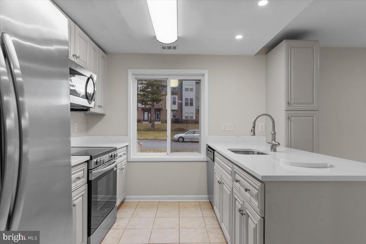 FOUR SEASONS REGIME - Residential