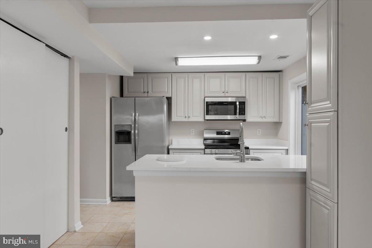 FOUR SEASONS REGIME - Residential