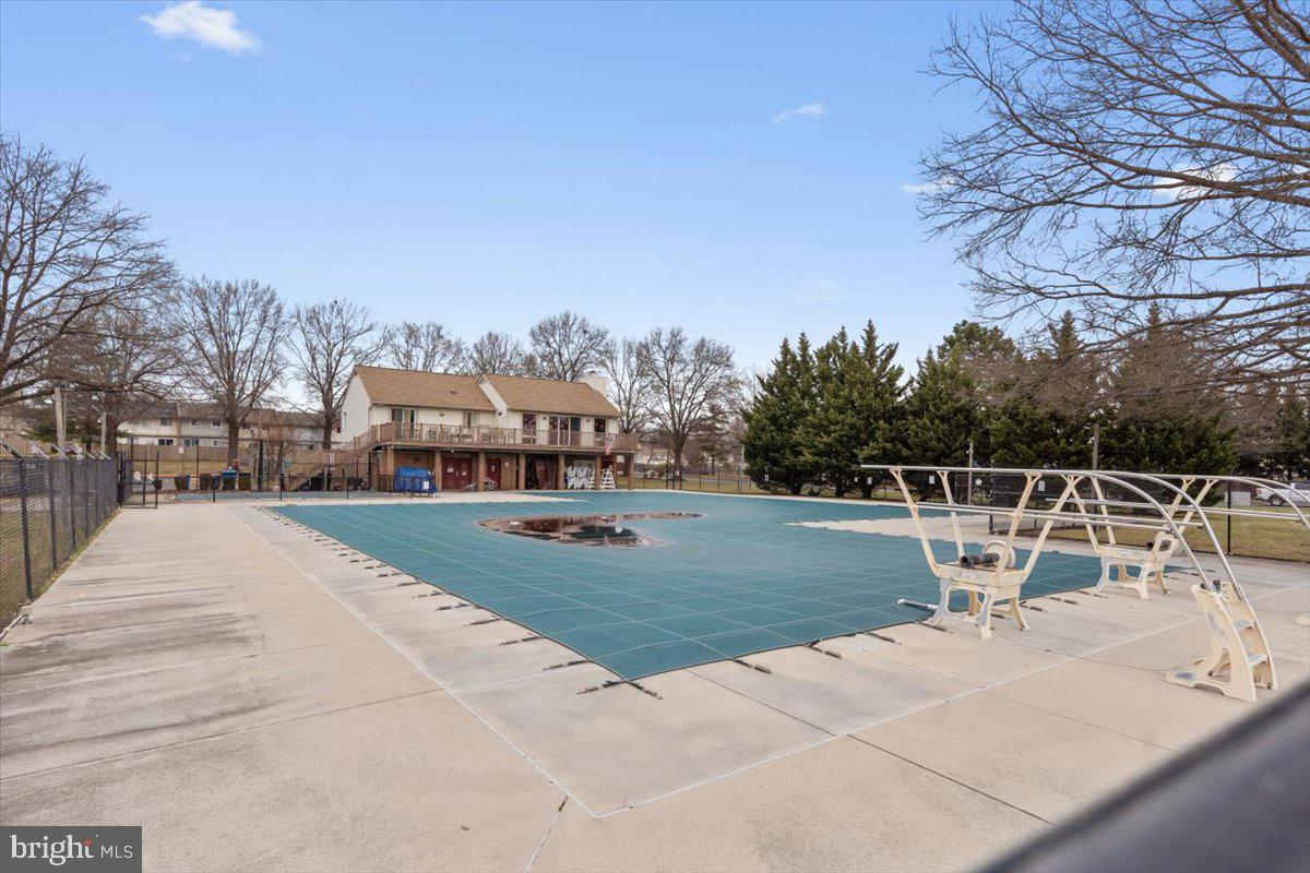 FOUR SEASONS REGIME - Residential